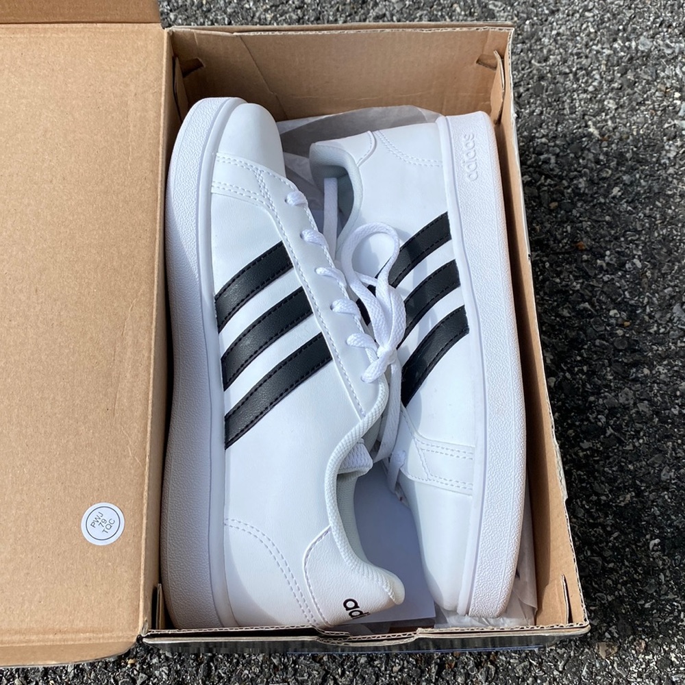Adidas kids grand court sneakers size 3.5
